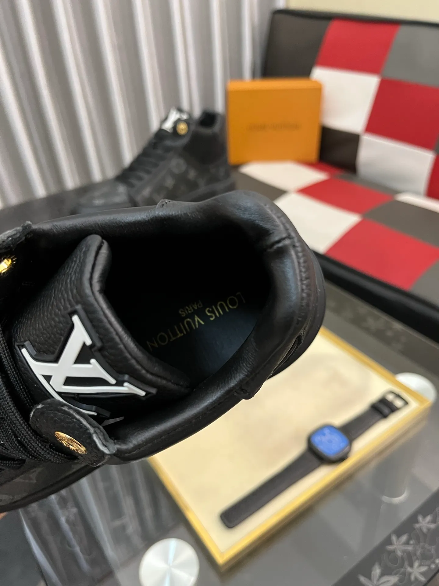 Men's shoes 💰458⌚️⌚️《Louis vuitton/LV Louis Vuitton》original quality.~ Unique modern style sneakers. 🏃A must-have casual shoe for trendy men😍😍 Original brand imported from Italy, imported original leather, cowhide lining (refuses to discolor and grind feet) sole: original sole provided by the original factory, French lazy style design ⚠️Fit to the feet, original quality, super comfortable original sole. Code number: 38-442️⃣Colors available